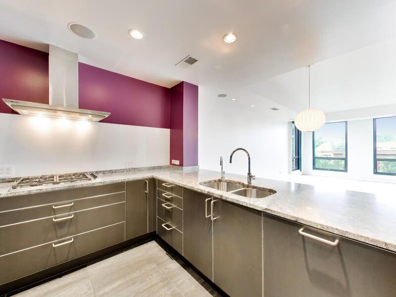 550 W Wellington Avenue Chicago IL 60657