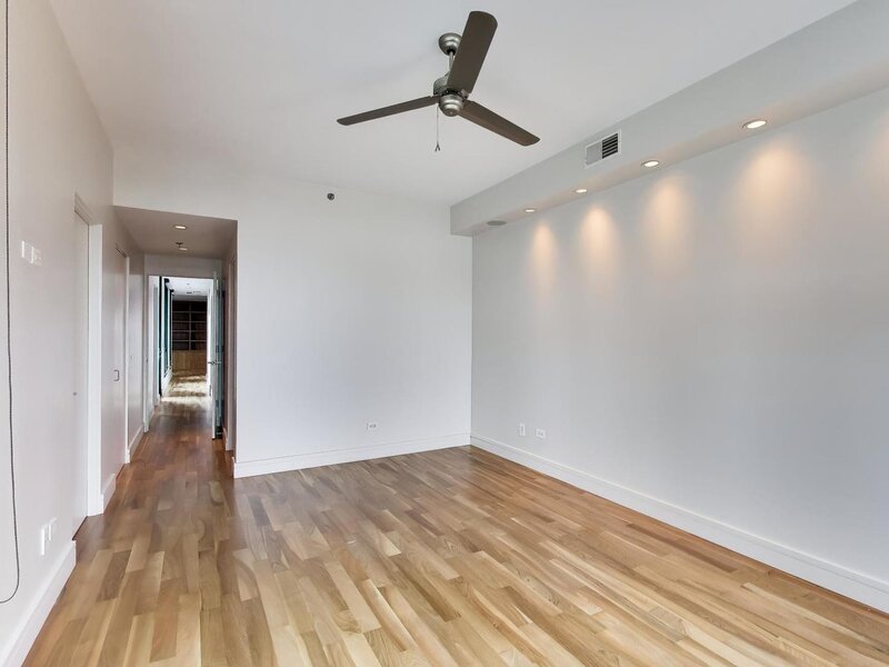550 W Wellington Avenue Chicago IL 60657