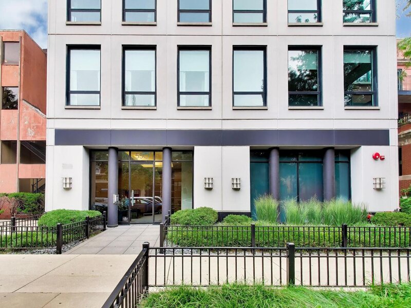 550 W Wellington Avenue Chicago IL 60657