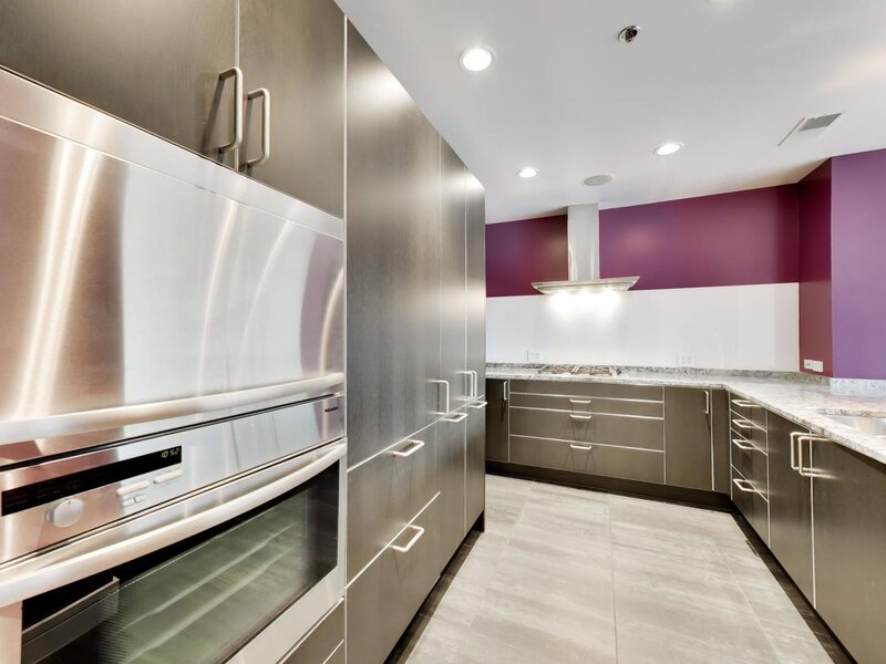 550 W Wellington Avenue Chicago IL 60657