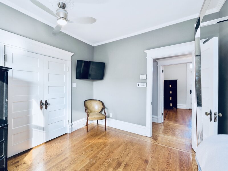 3823 N Alta Vista Terrace Chicago IL 60613