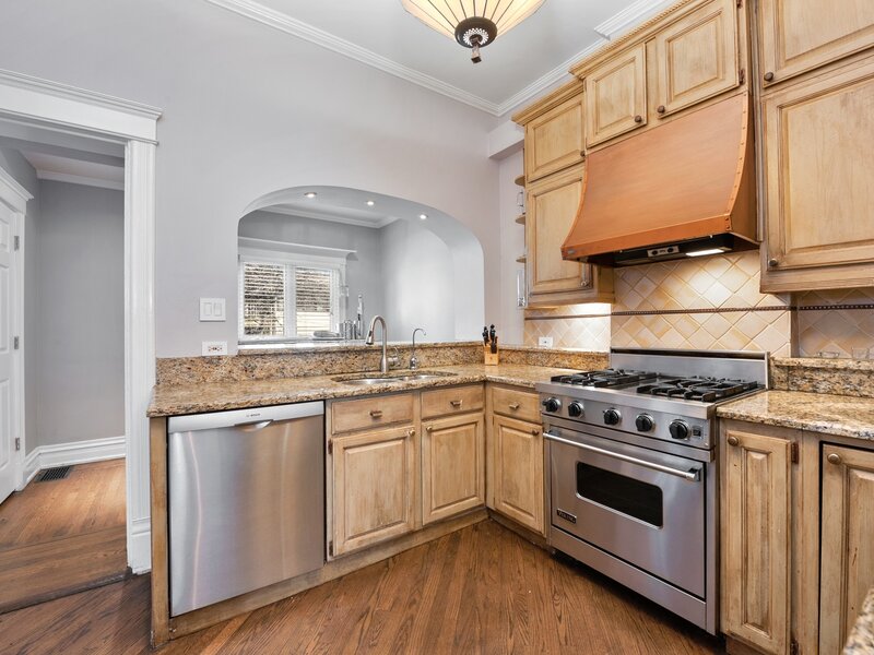3823 N Alta Vista Terrace Chicago IL 60613