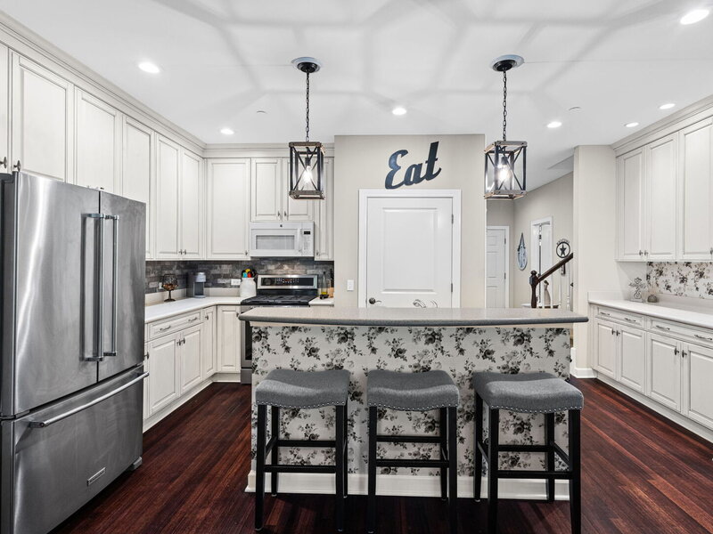 1907 Lynn Circle Libertyville IL 60048