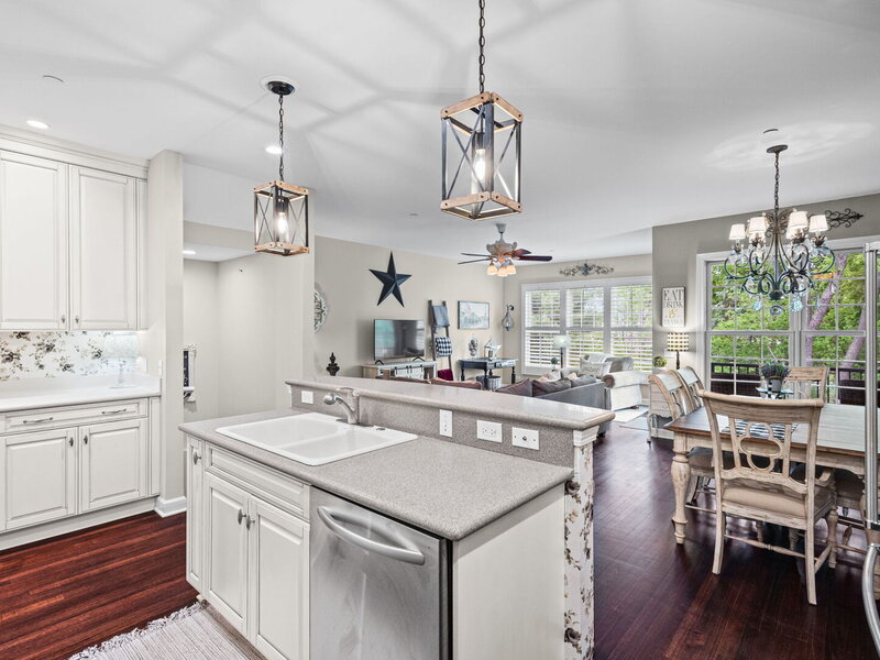 1907 Lynn Circle Libertyville IL 60048