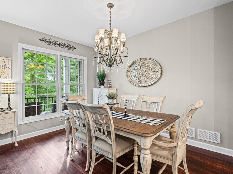 1907 Lynn Circle Libertyville IL 60048
