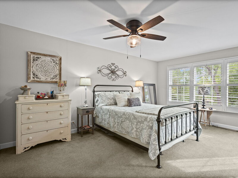 1907 Lynn Circle Libertyville IL 60048