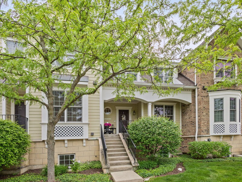 1907 Lynn Circle Libertyville IL 60048