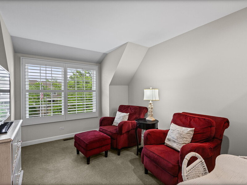 1907 Lynn Circle Libertyville IL 60048