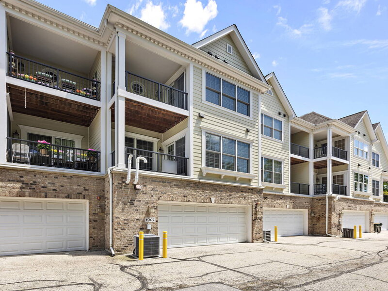1907 Lynn Circle Libertyville IL 60048