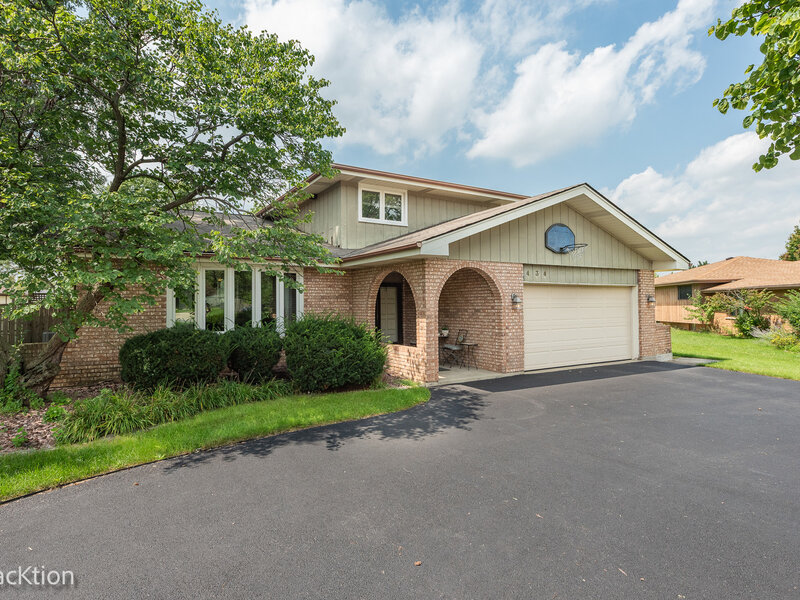 9 Allison Court Willowbrook IL 60527
