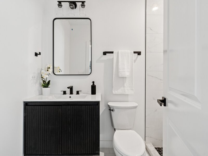 6755 N Hermitage Avenue Chicago IL 60626