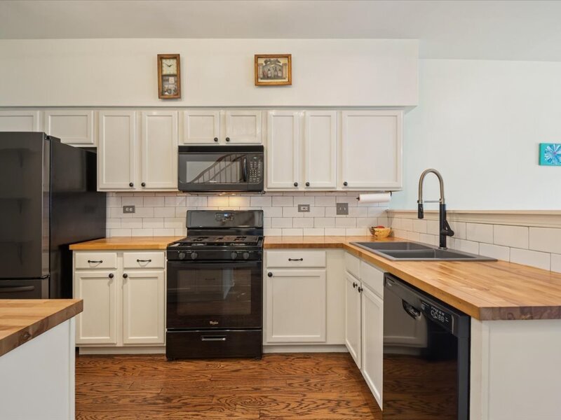 1041 Parkhill Circle Aurora IL 60502