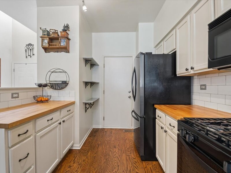 1041 Parkhill Circle Aurora IL 60502