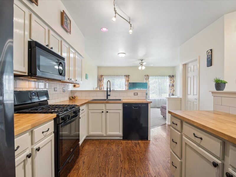 1041 Parkhill Circle Aurora IL 60502