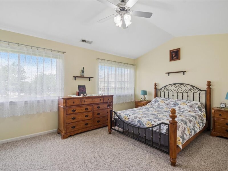 1041 Parkhill Circle Aurora IL 60502
