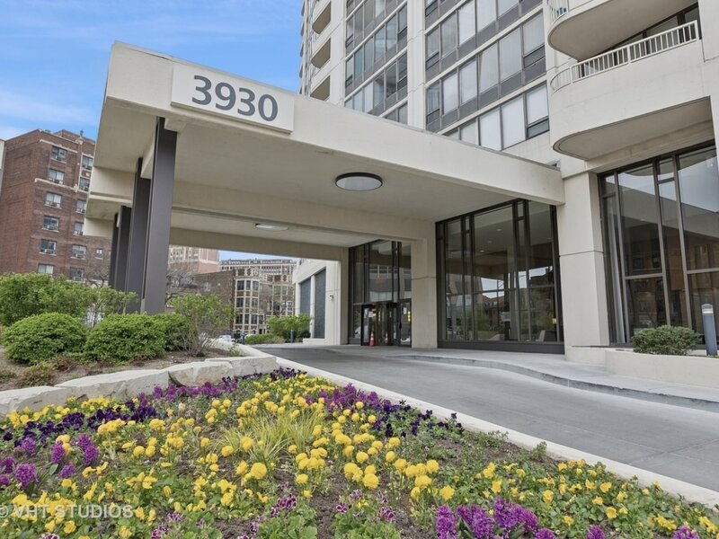 3930 N Pine Grove Avenue Chicago IL 60613