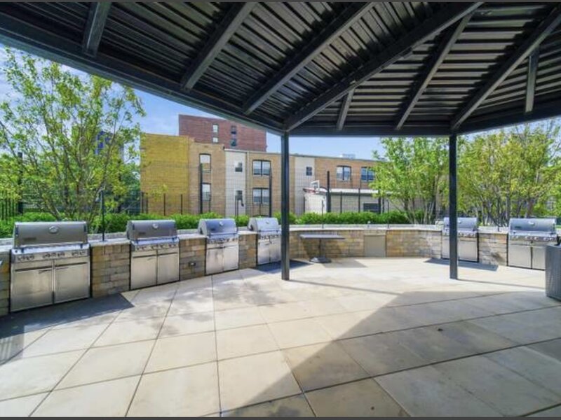 3930 N Pine Grove Avenue Chicago IL 60613