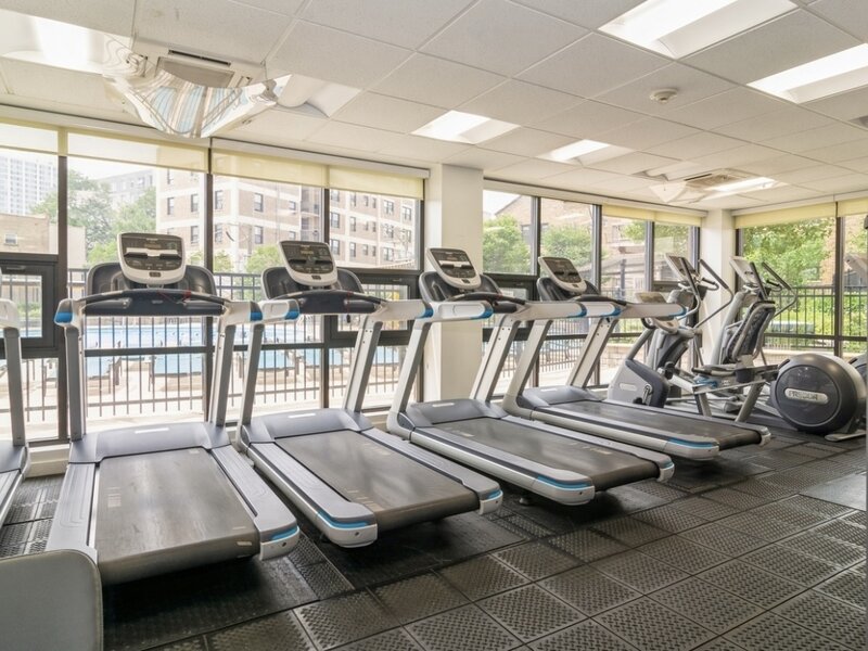 3930 N Pine Grove Avenue Chicago IL 60613