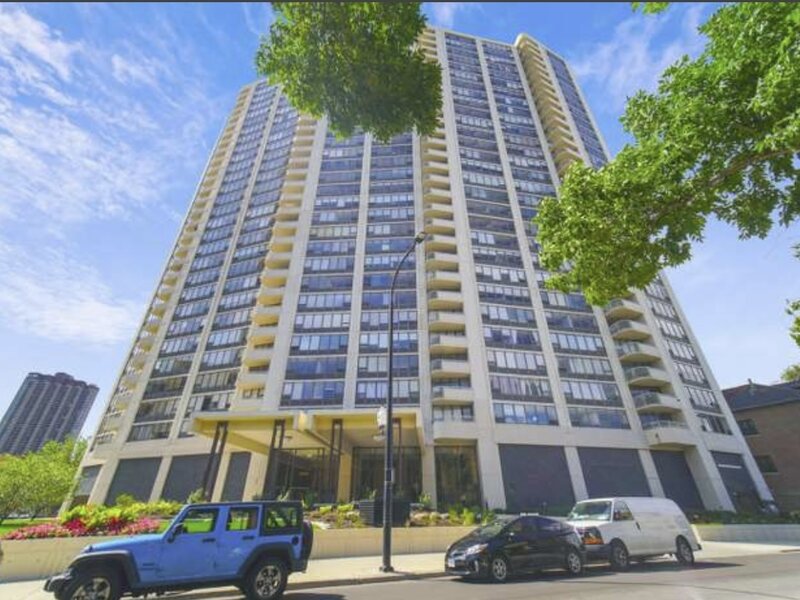 3930 N Pine Grove Avenue Chicago IL 60613