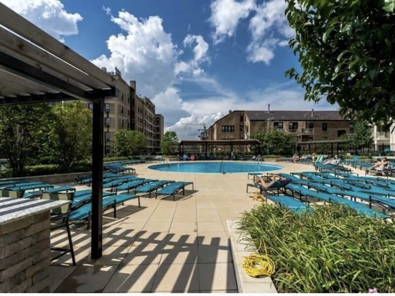 3930 N Pine Grove Avenue Chicago IL 60613