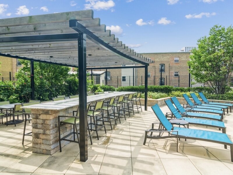 3930 N Pine Grove Avenue Chicago IL 60613