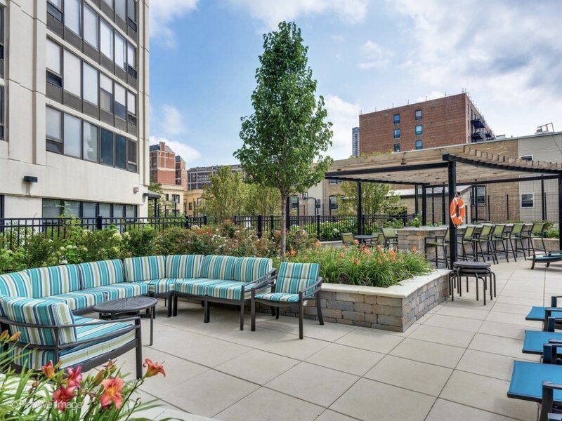 3930 N Pine Grove Avenue Chicago IL 60613