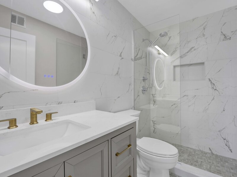 3930 N Pine Grove Avenue Chicago IL 60613