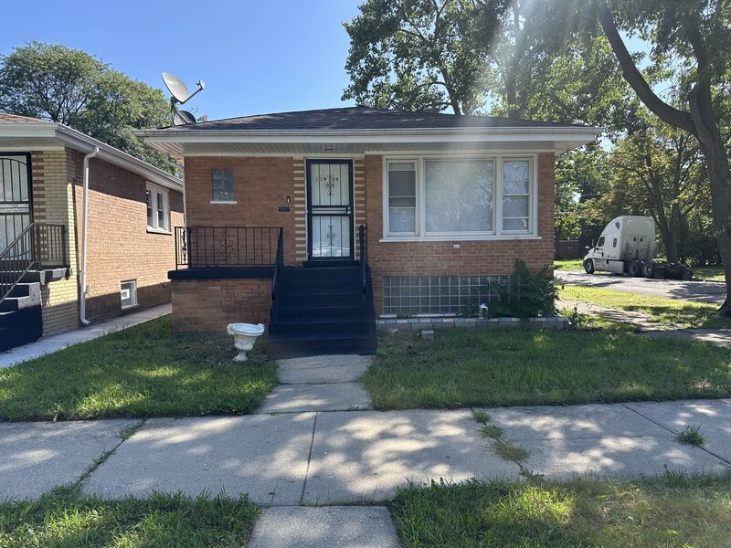 11959 S Prairie Avenue Chicago IL 60628