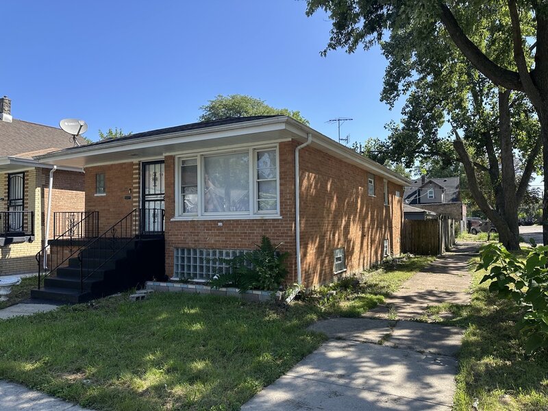 11959 S Prairie Avenue Chicago IL 60628