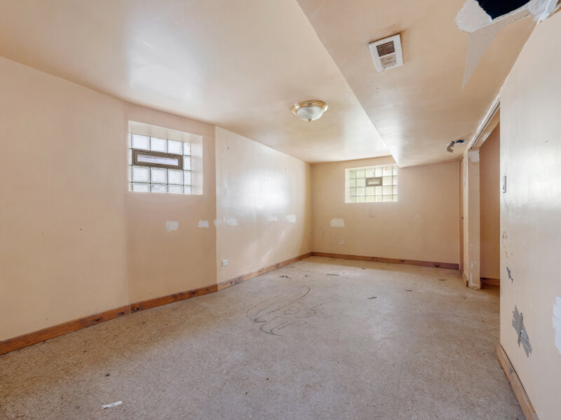 7927 S Ridgeland Avenue Chicago IL 60617