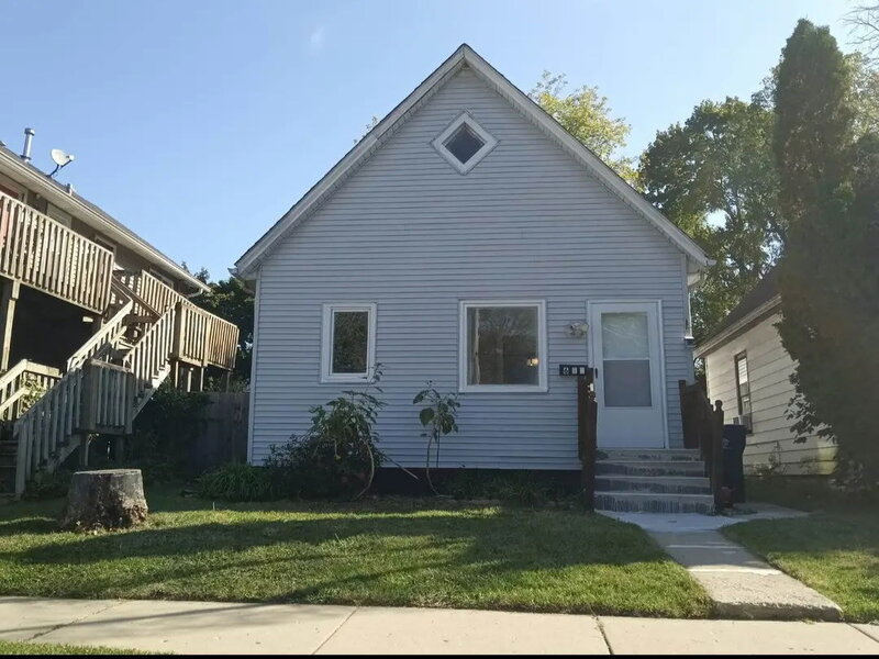 621 N Ash Street Waukegan IL 60085