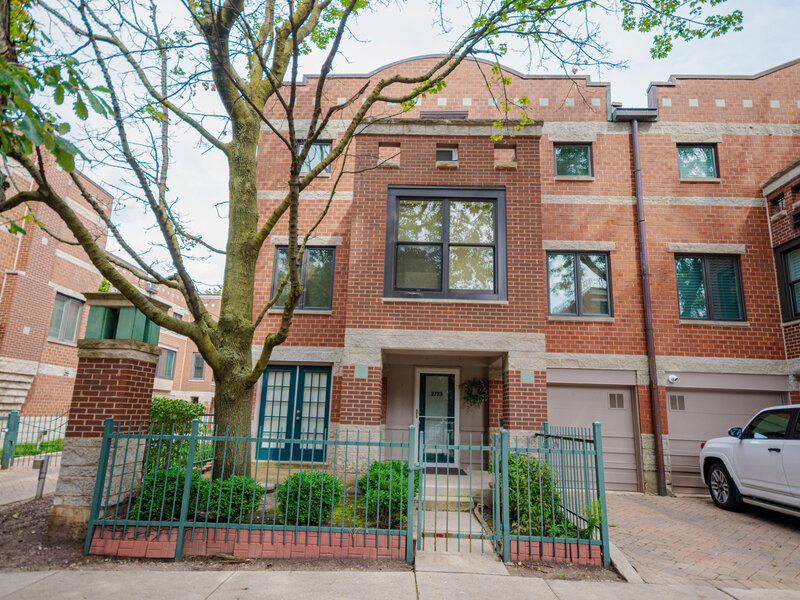 2723 N Bosworth Avenue Chicago IL 60614
