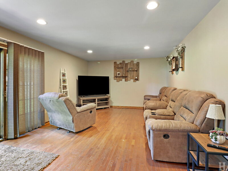 1109 Hollywood Boulevard Mchenry IL 60050