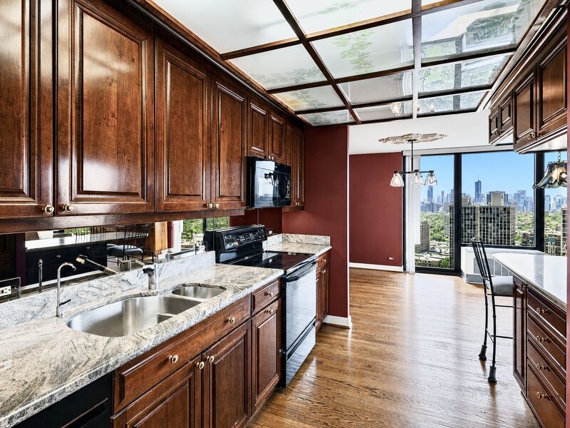 2500 N Lakeview Avenue Chicago IL 60614