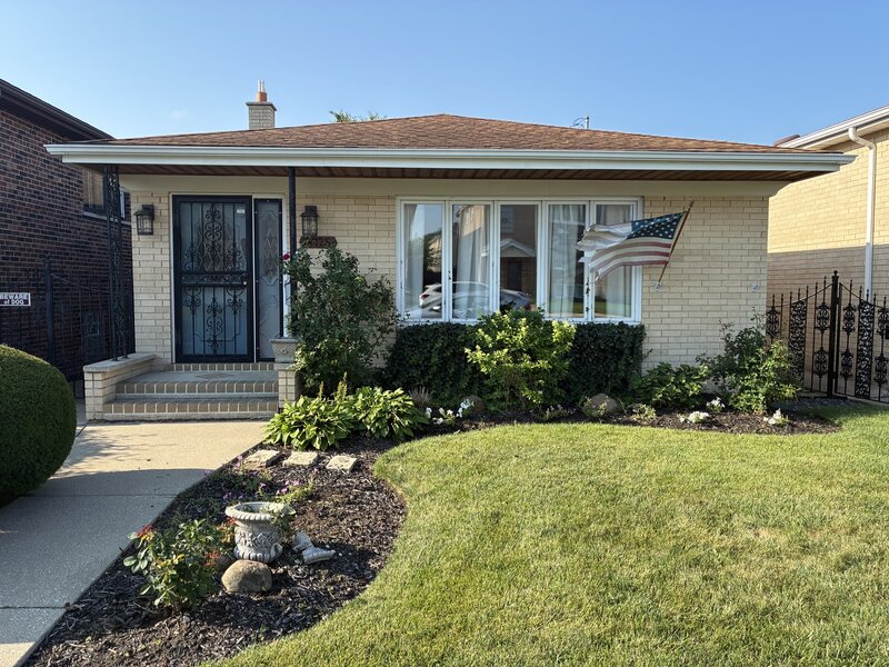 8425 W Castle Island Avenue Chicago IL 60656