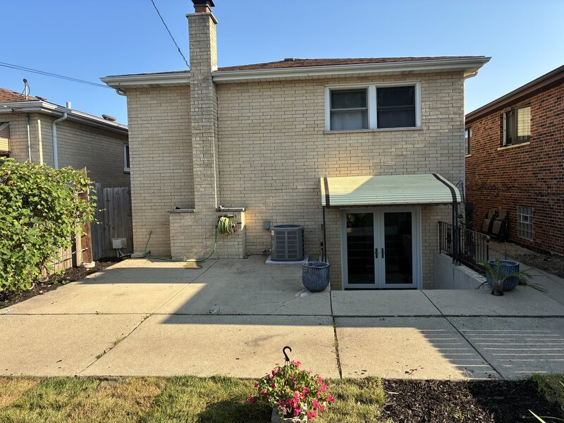 8425 W Castle Island Avenue Chicago IL 60656