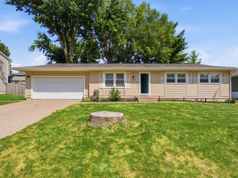 3446 Pleasant Drive Bettendorf IA 52722