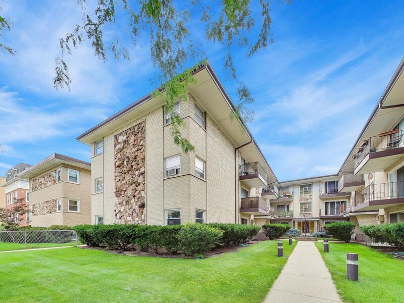 4243 N Kedvale Avenue Chicago IL 60641