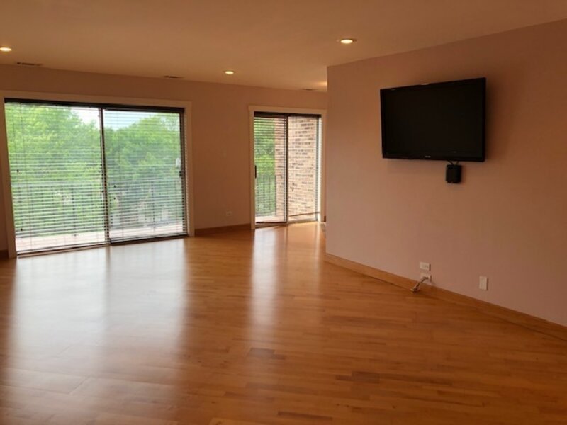 725 W Huntington Commons Road Mount Prospect IL 60056