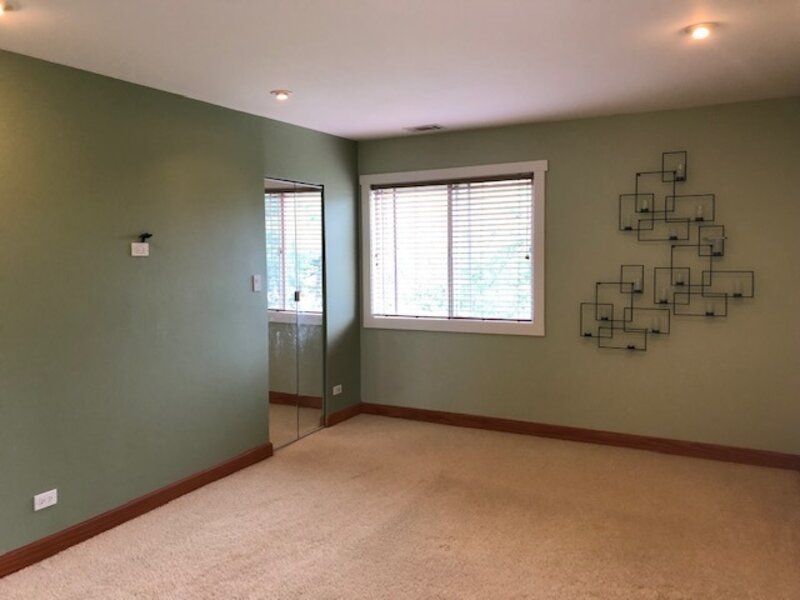 725 W Huntington Commons Road Mount Prospect IL 60056
