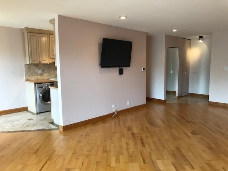 725 W Huntington Commons Road Mount Prospect IL 60056