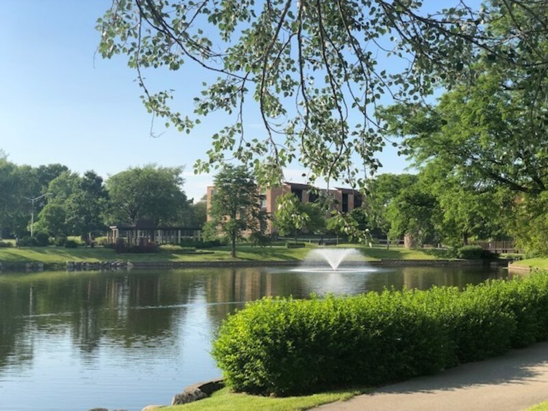 725 W Huntington Commons Road Mount Prospect IL 60056