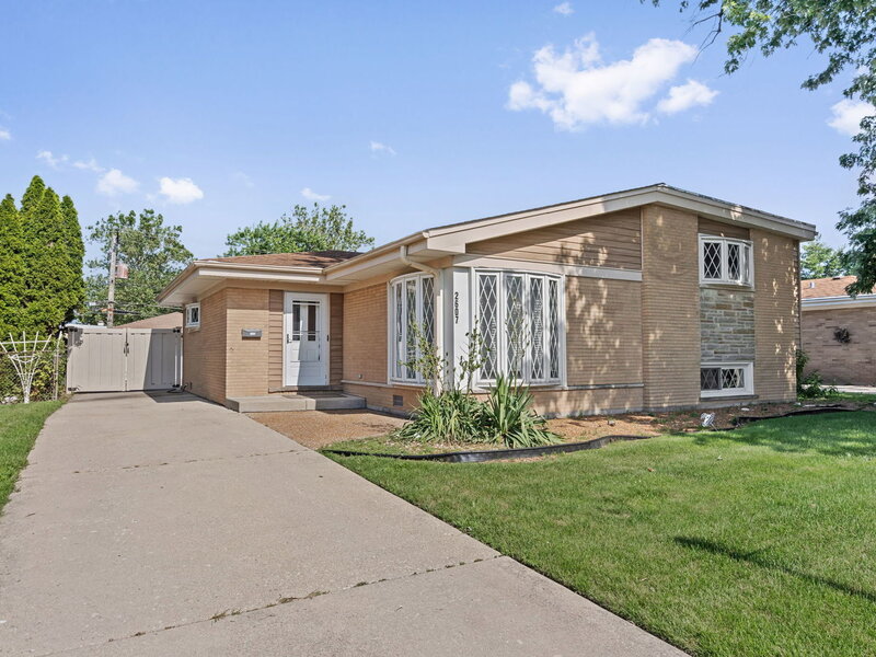 2607 Mayfair Avenue Westchester IL 60154