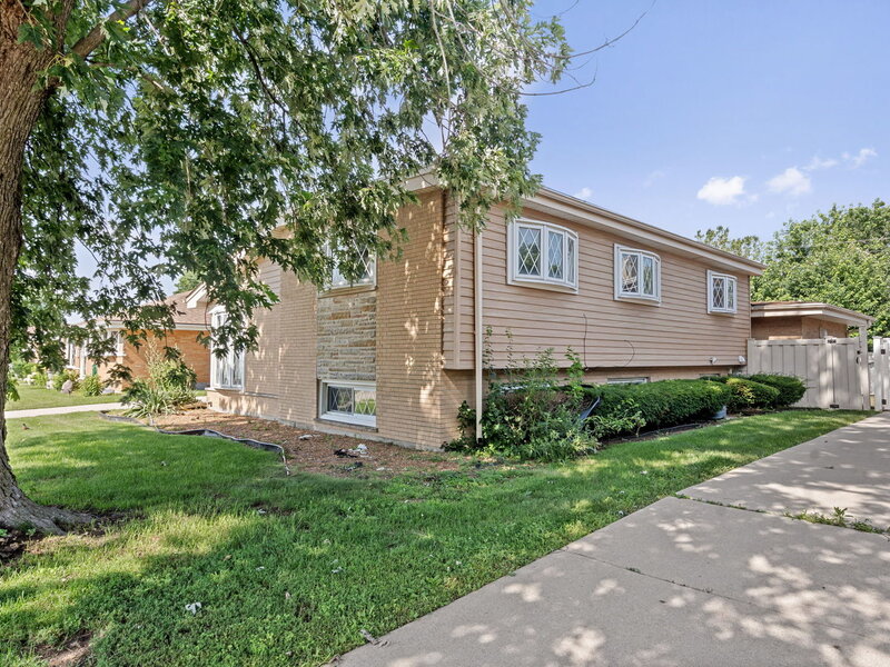 2607 Mayfair Avenue Westchester IL 60154