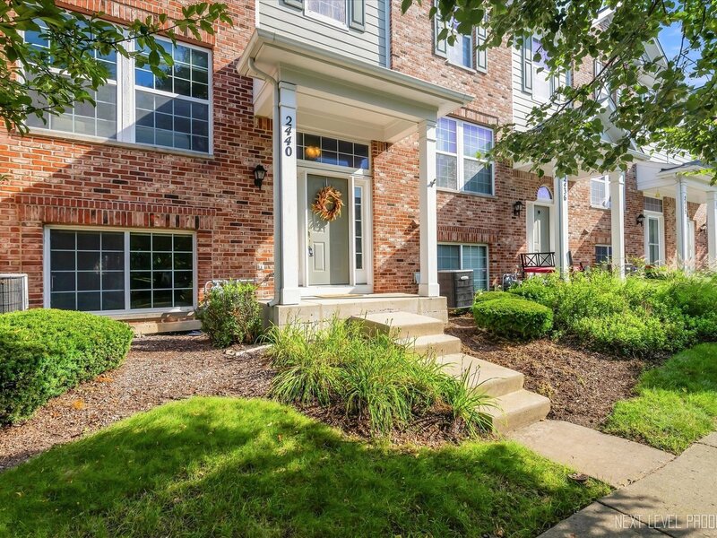 2440 Anna Way Elgin IL 60124