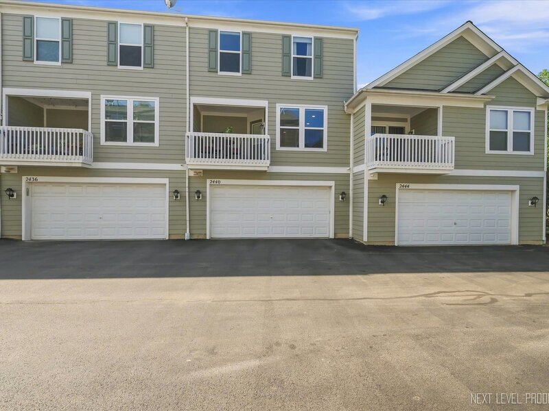2440 Anna Way Elgin IL 60124