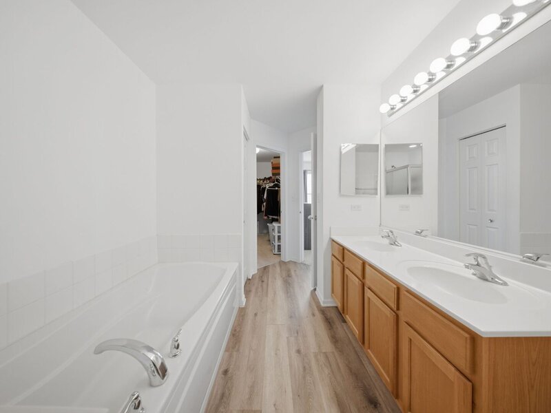 185 Springbrook Trail Oswego IL 60543