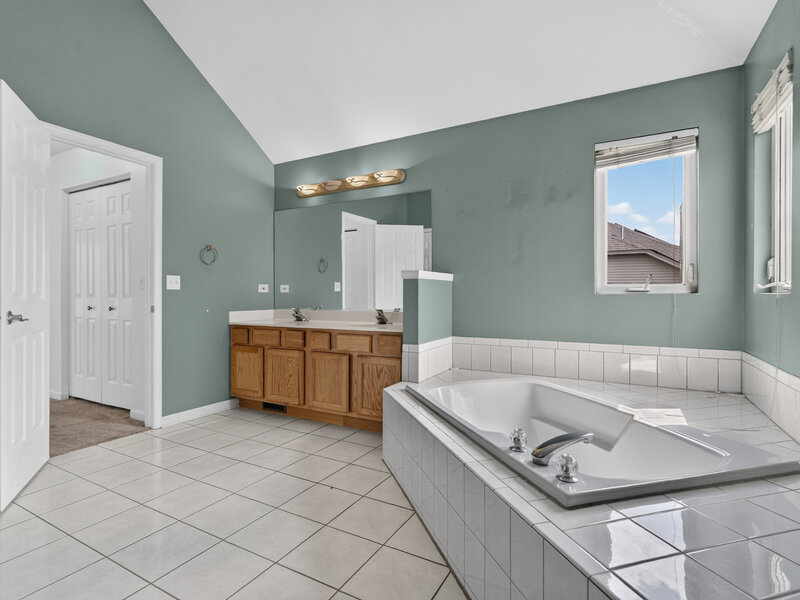 502 Crystal Court Oswego IL 60543