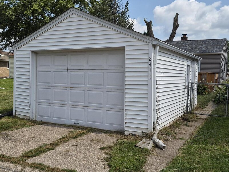 2411 29 Street Moline IL 61265