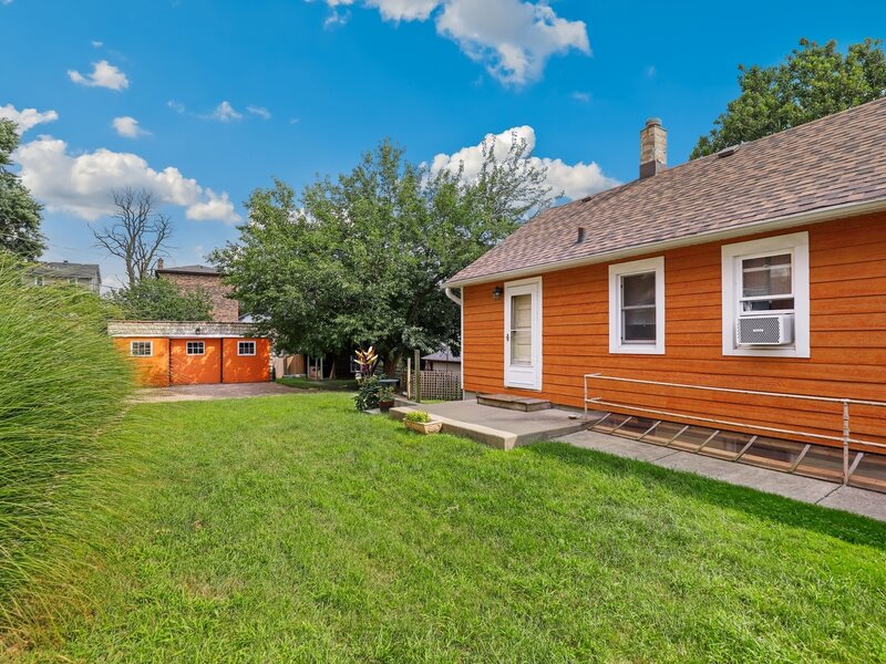 13157 Greenwood Avenue Blue Island IL 60406